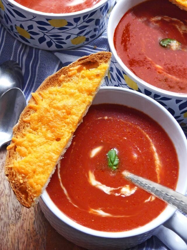Creamy Tomato Soup with Cheesy Bread